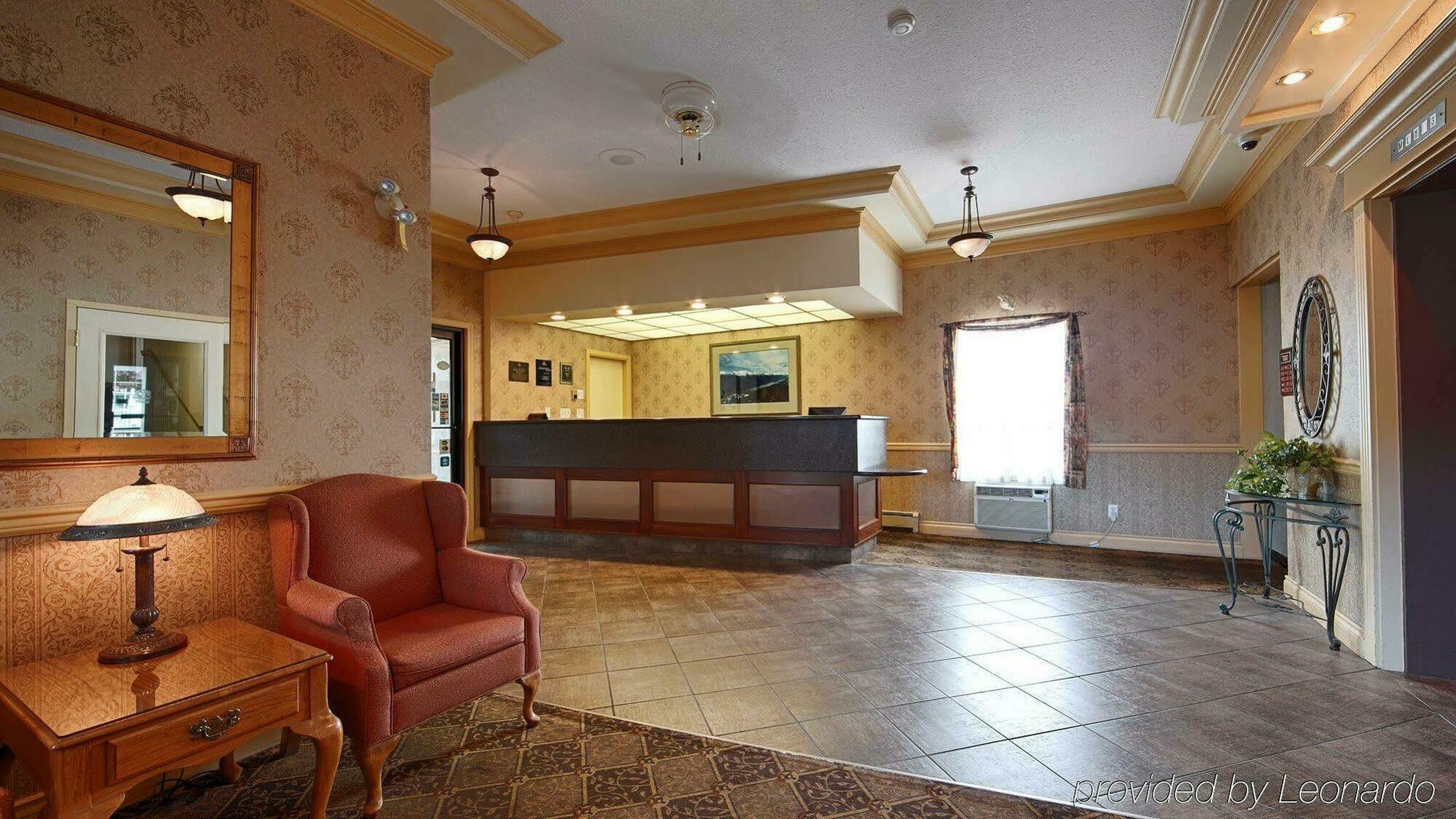 Tower Inn & Suites Quesnel Exterior photo