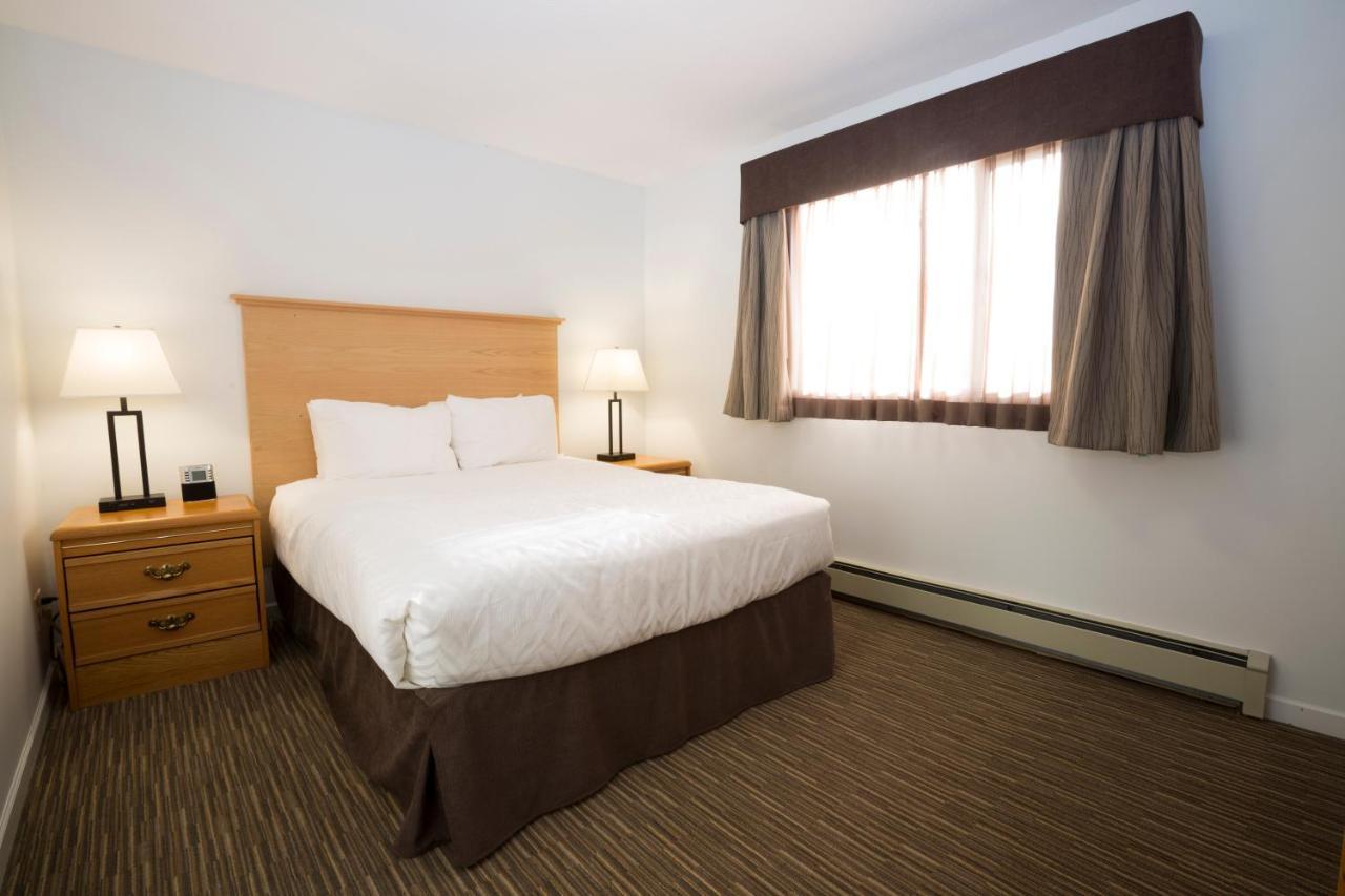 Tower Inn & Suites Quesnel Exterior photo